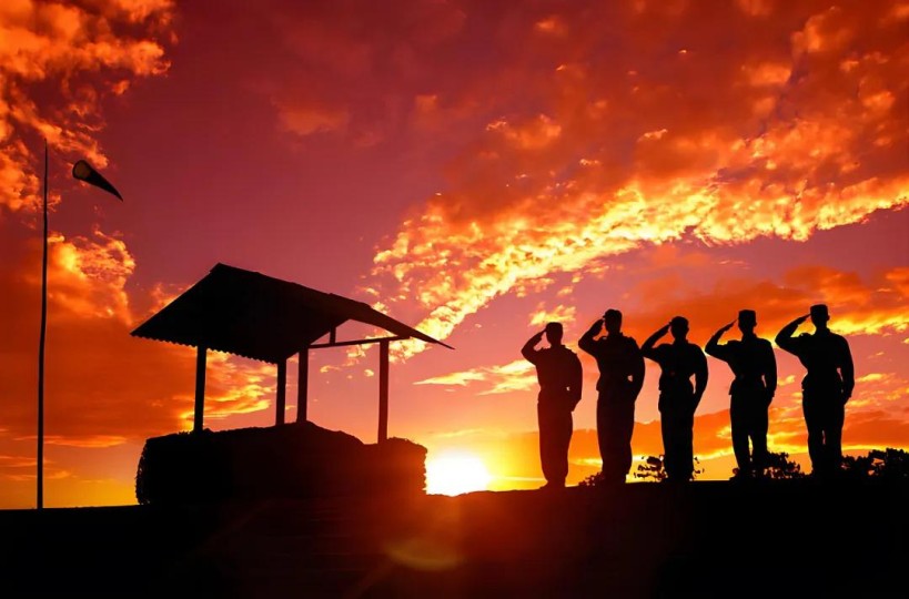 考古《士兵突击》：生活是在无限的虚空中寻找有限的意义